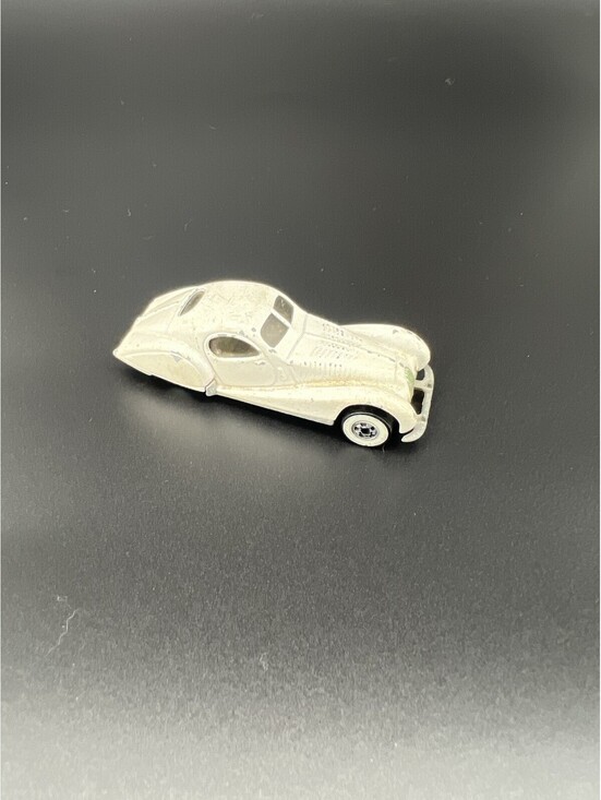 Hot Wheels 1987 Bugatti Type 57SC Atlantic White Diecast Car Malaysia Vintage